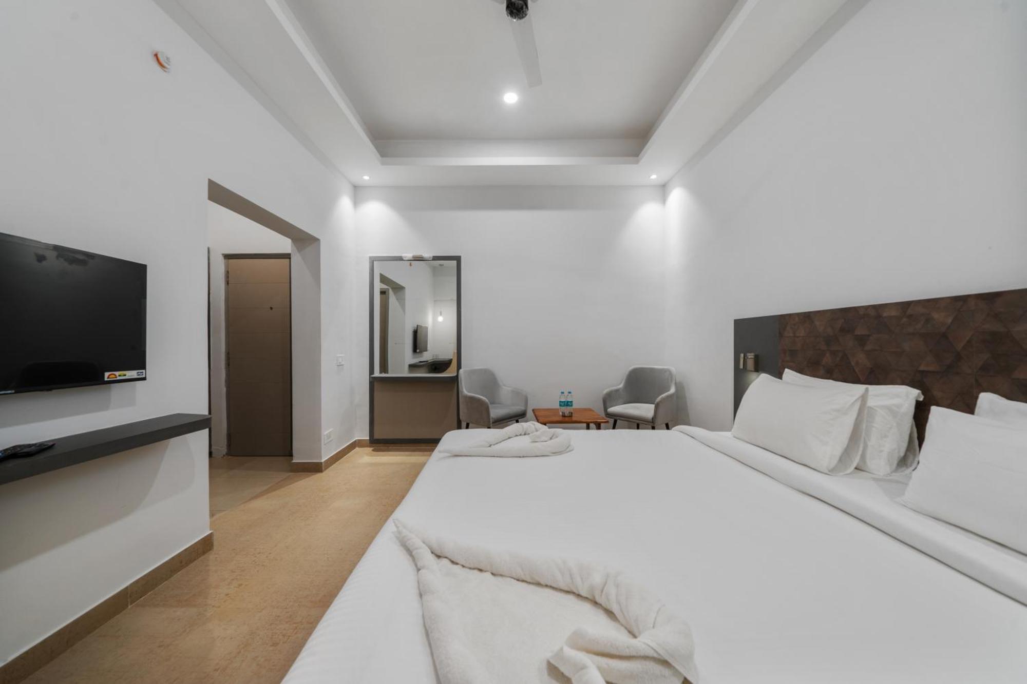 Hotel Gsr Tumkur エクステリア 写真