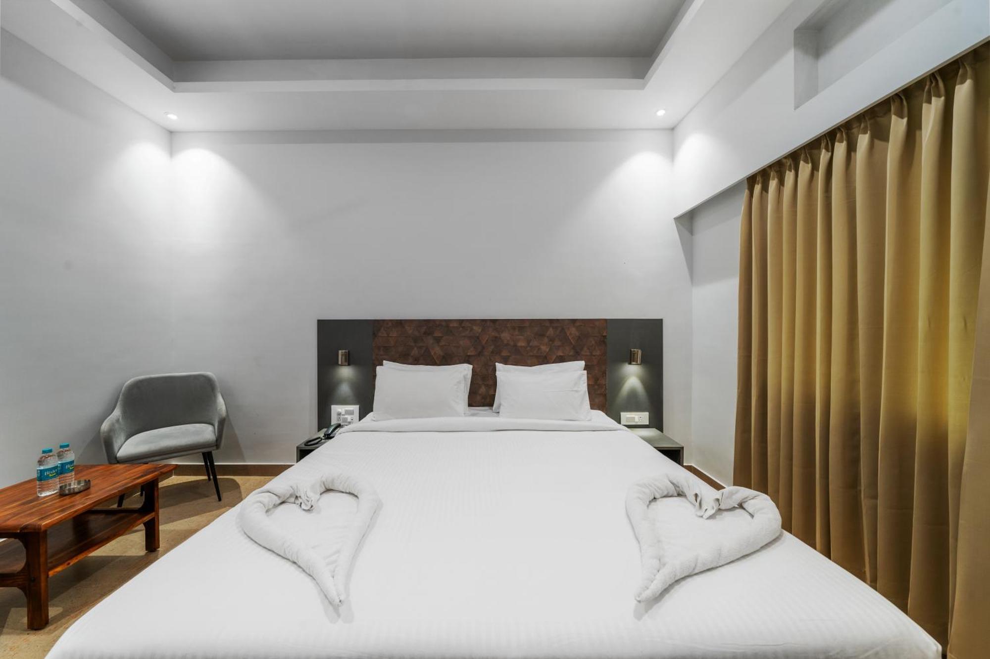 Hotel Gsr Tumkur エクステリア 写真
