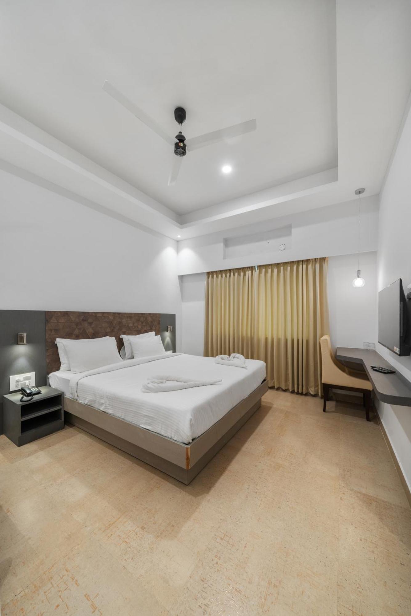 Hotel Gsr Tumkur エクステリア 写真