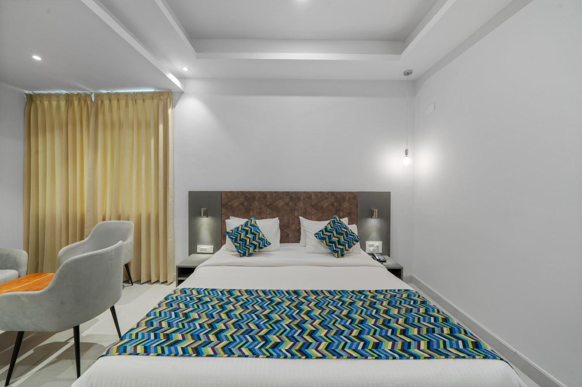 Hotel Gsr Tumkur エクステリア 写真