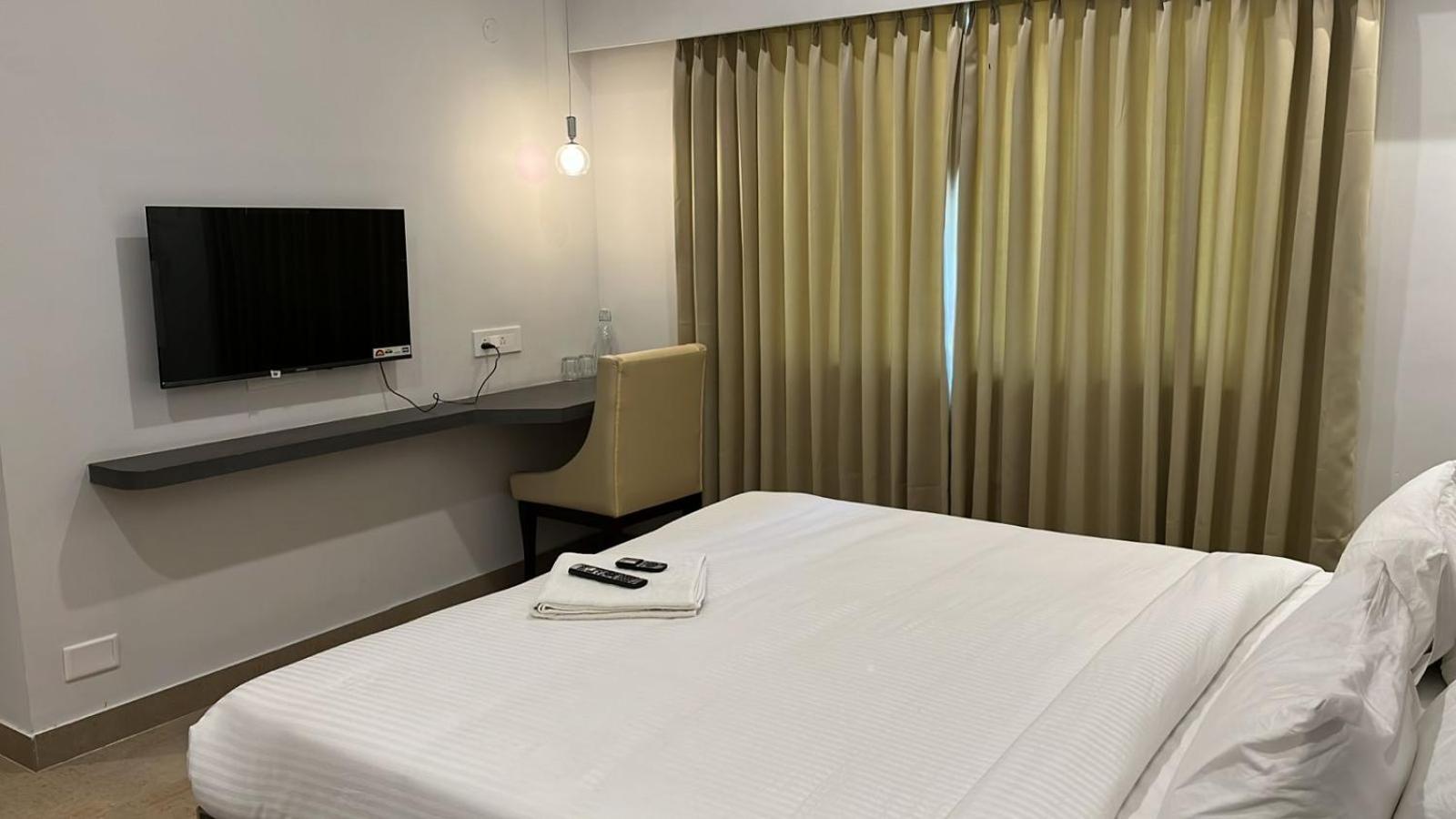 Hotel Gsr Tumkur エクステリア 写真
