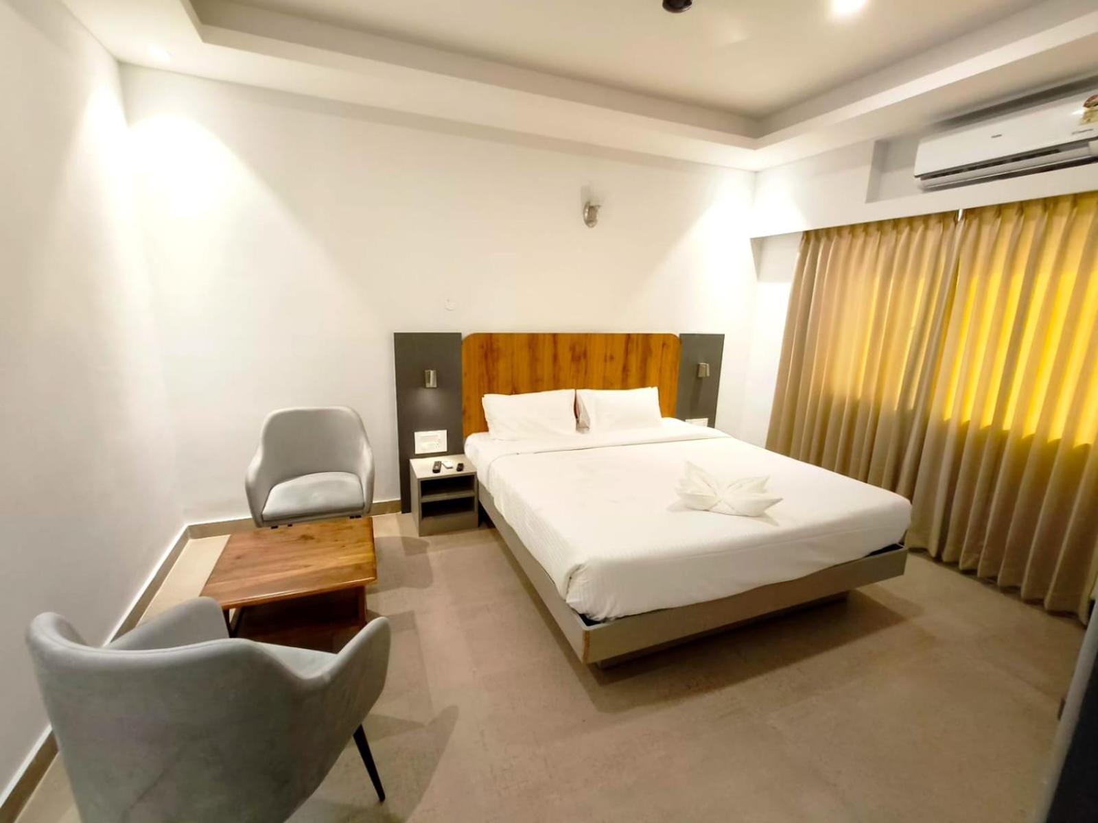 Hotel Gsr Tumkur エクステリア 写真